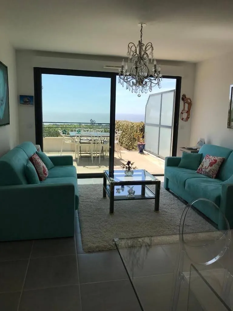 Charmant F3 Vue Mer Avec Piscine Bandol