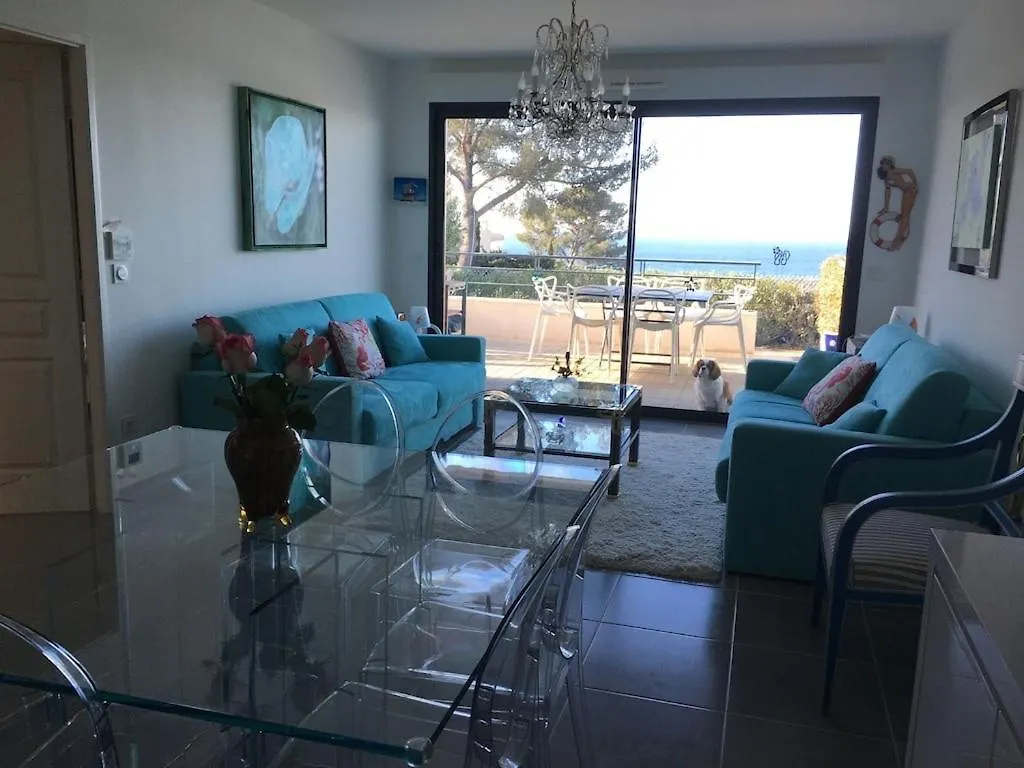 Charmant F3 Vue Mer Avec Piscine Bandol